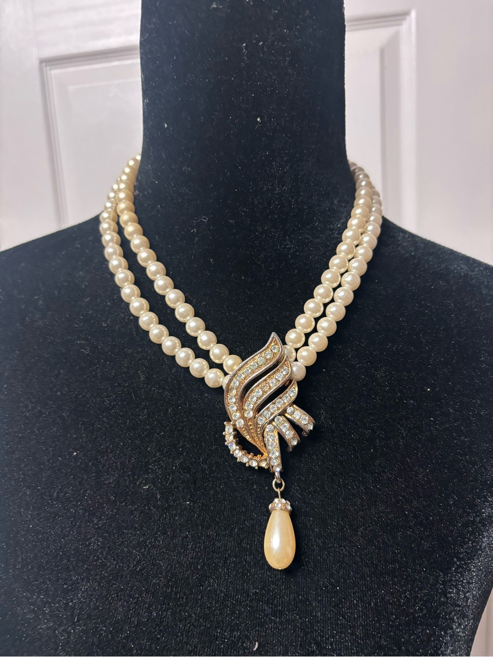 Elegant Gold-Tone Pearl Double Strand Necklace with Crystal Pendant